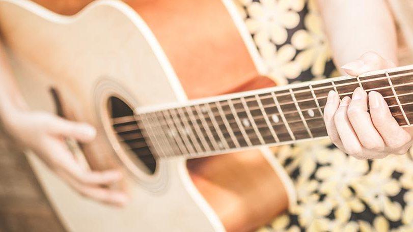 Populární hudba Folk Průřez českou folkovou tvorbou, spojeno s poslechem hudebních ukázek (Spirituál kvintet, K. Kryl, V. Merta, J. Smrž, festival Porta, K. Plíhal, T.