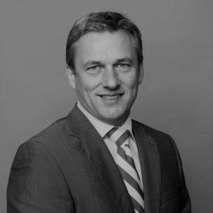 Alan Babický Rodák z Prahy, 51 let, inženýr ekonomie (VŠE Praha, 90), Master of Business Administration (Rochester Institute of Technology, New York, 93), dosažené odborné golfové vzdělání: Head