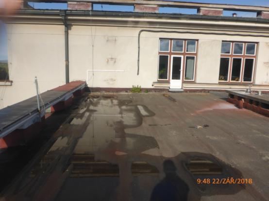 -13- Fotodokumentace poruch konstrukcí zastřešení v části C je