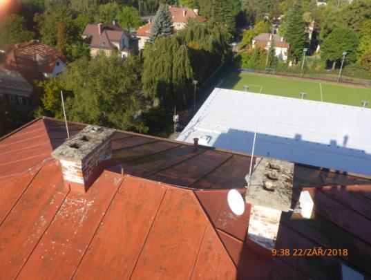 -15- Fotodokumentace poruch konstrukcí zastřešení v části D je provedena v