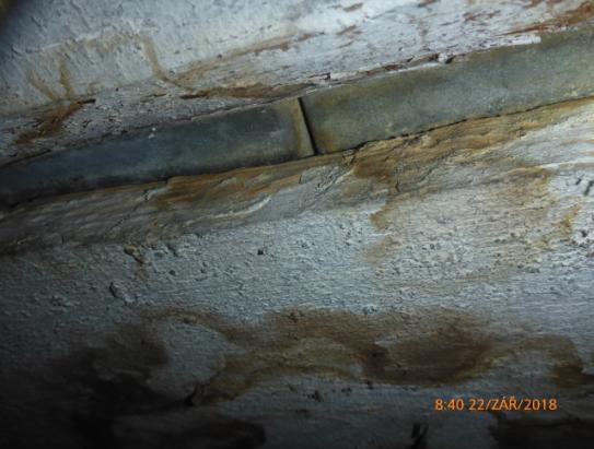 -5- Fotodokumentace poruch konstrukcí zastřešení v části A je
