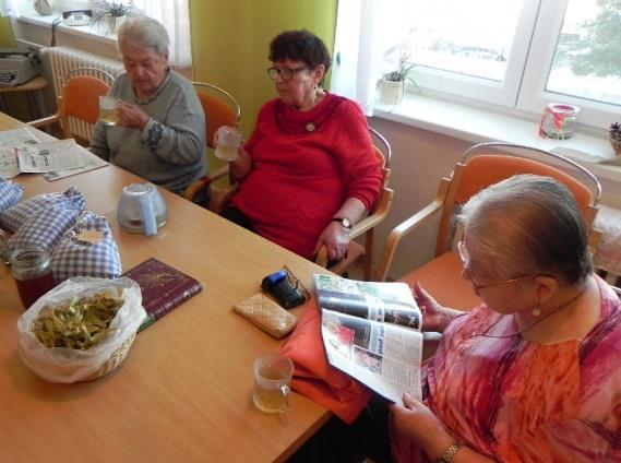 jejich života, ať už v podobě čajů, nebo různých mastí. Povídali jsme si o kopřivě, meduňce, lípě a zároveň čaje z nich ochutnali.