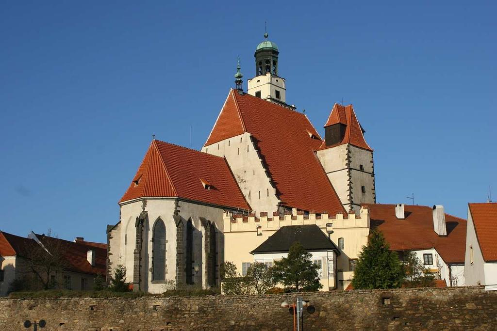 Na faře byla dokončena vstupní síň Jana Nepomuka Neumanna a provedena výměna oken.