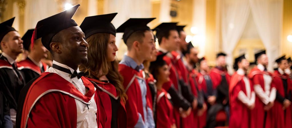 4. Absolventi a) Spolupráce s absolventy Prague College Komunikace s absolventy probíhá prostřednictvím pravidelného zpravodaje (Newsletter), kterým jsou rozesílány pozvánky na všechny akce,