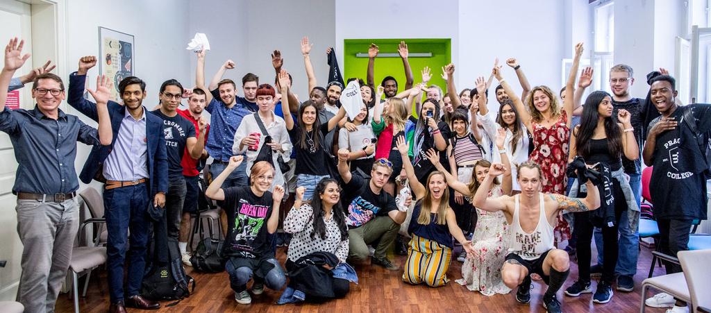 7. Internacionalizace a) Podpora mobility studentů Prague College je ze své podstaty mezinárodní školou s programy akreditovánými dle právních předpisů Velké Británie ve spolupráci s Teesside