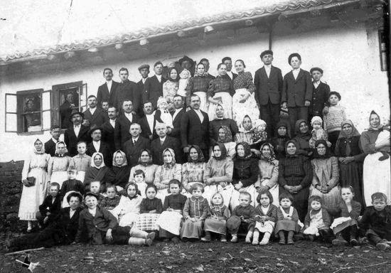 121 Češi z Vojvodova zvláštní situace. Tím se zabývá mladý český kolega z Plzně, Michal Svoboda, který napsal o Belincích diplomku a v tomto tématu tuším pokračuje.