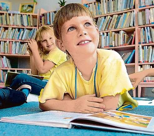 Chybí v nich hodně živých textů, které se mohou propojit s dětmi. Především má ale společné čtení v čítankách obrovskou nevýhodu v tom, že každé dítě čte jinou rychlostí.