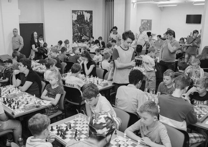 KVALIFIKAČNÍ TURNAJ DĚTÍ A MLÁDEŽE VELVYSLANCI CAISSY Celkem 64 dětí se přihlásilo na kvalifikační turnaj pro simultánku s nejlepším českým šachistou Davidem Navarou.