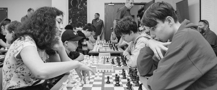 Kompletní výsledky jsou zde: chess-results.com Turnaj spolehlivě řídil rozhodčí Petr Herejk a navštívil ho i sběratel šachových figur Česká klubovka Petr Král.