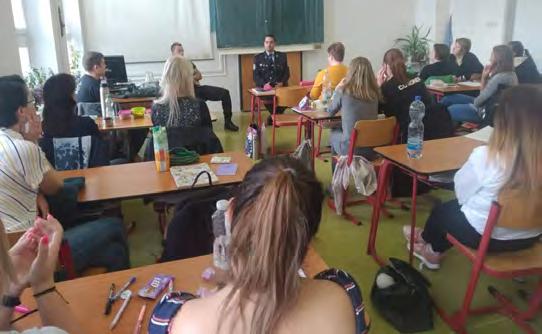 24 BŘEZNICKÉ NOVINY VOŠ a SOŠ 7 8/2019 Beseda s Policií ČR Dne 10. 5. 2019 proběhla na naší škole VOŠ a SOŠ Březnice beseda se zástupci Policie ČR a městské policie. Policisté Bc.