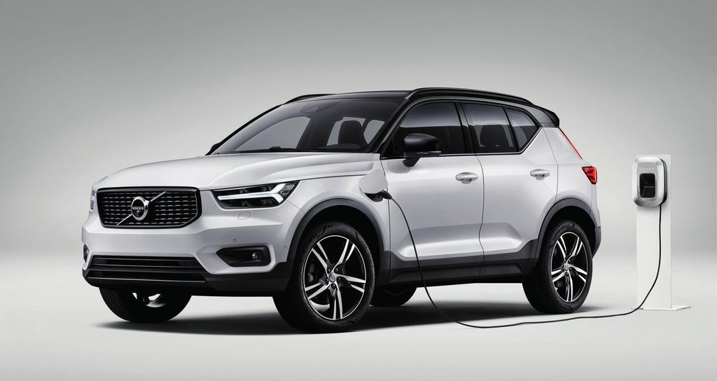 OBSAH Motorové varianty 2 Prodloužená záruka 5 Standardní výbava 6 Pakety 17 Audiosystémy a multimédia 20 Bezpečnost 22 Vnitřní volitelná výbava 24 Vnější volitelná