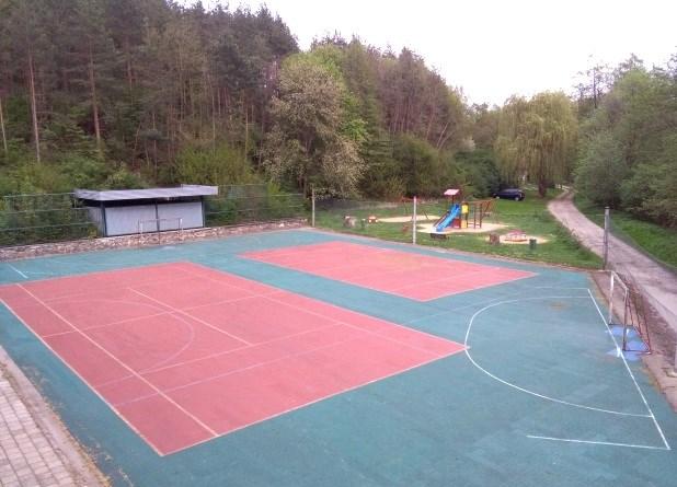 tenis 1 x víceúčelové hřiště umělý povrch