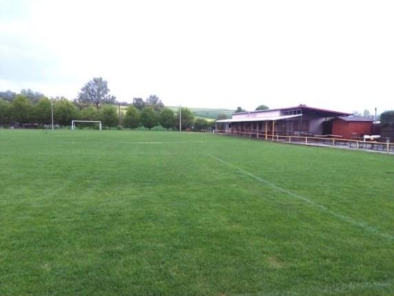 x fotbalové hřiště tráva 1 x fotbalové tréninkové hřiště tráva 1 x