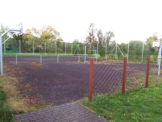 Veřejně přístupná sportoviště v místních částech Vinary, Popovice, Lýsky a Penčice jsou ve správě