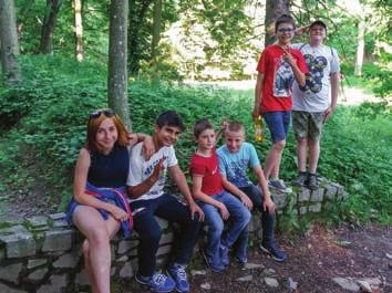 Kateřina Försterová Na Dobříšské šelmě se předvedly stovky plastikových modelů Pesimisté tvrdí, že tradiční koníčky vymírají a že zejména mládež už kromě zírání do telefonů neumí nic.