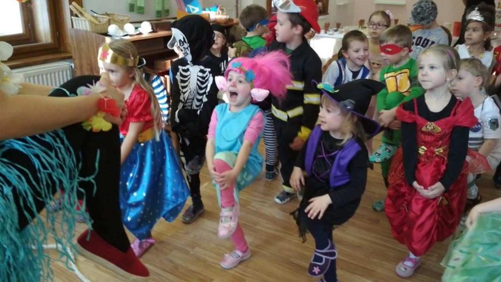 MAŠKARNÍ KARNEVALY 2019 Zatímco 7. 2. SVČ Fokus obsadila MŠ Komenského, Fokusačky Monča s Hančou vyrazily za dětmi z MŠ SADY (M. MONTESSORI).
