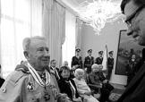 & Nemůžeme-li sdílet štěstí s druhými, je to jen poloviční štěstí. & Bez přátel není štěstí, ale bez neštěstí nepoznáme přátele. Trocha humoru Můj švagr musel nechat práce ze zdravotních důvodů.