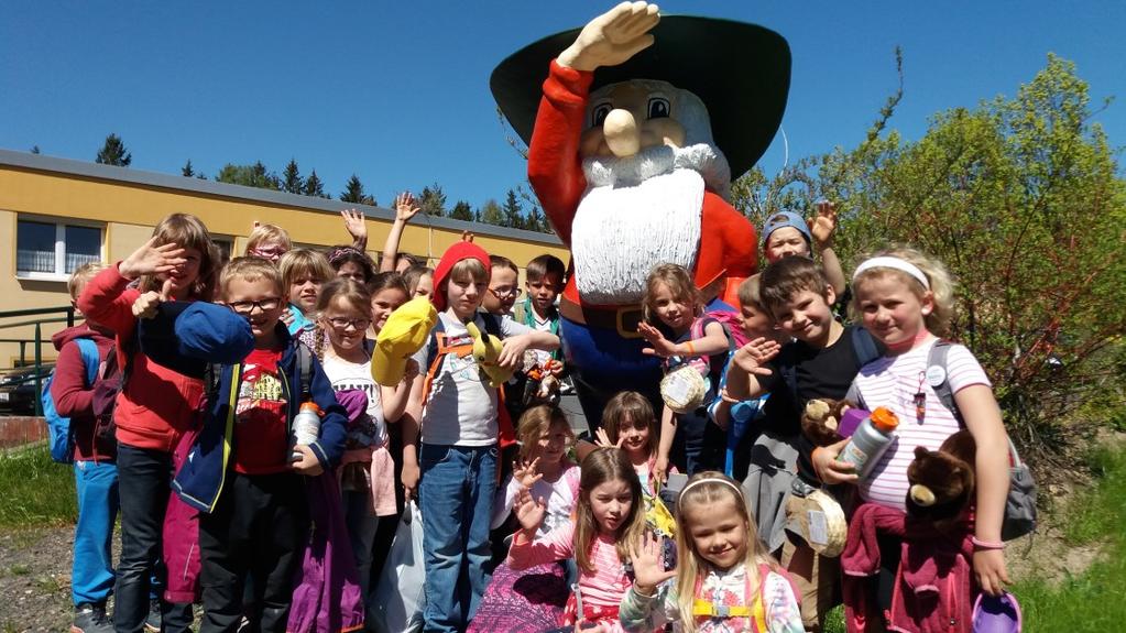 OSTERPROJEKT IN QUERXENLAND - 1.AB V úterý po Velikonocích jeli prvňáci na svůj první zahraniční pobyt do německého Querxenlandu.