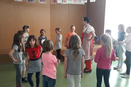 předsedkyni Orff Schulwerk Forum paní
