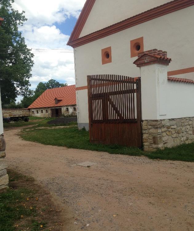 4 Zámek Protivín Zámek Protivín leží v centru města Protivín asi 15 kilometrů od