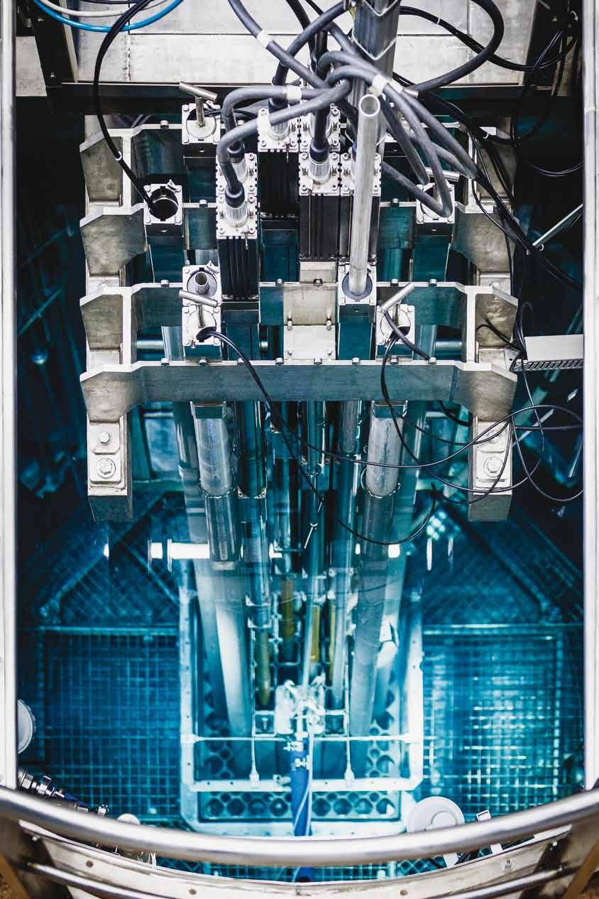 Bq Čerenkovovo záření vyvolané elektrony