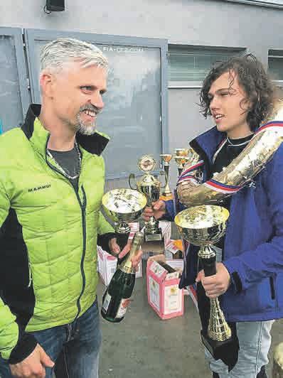 Krušnohor, zpravodaj stavebního bytového družstva 31 Jezdcům HKC Racing Teamu Most se v Carbonia Cupu daří velmi dobře Okruhová série Carbonia Cup se pro mostecký HKC Racing Team zatím vyvíjí velice