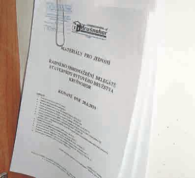 4 Krušnohor, zpravodaj stavebního bytového družstva ZPRÁVY ZE SAMOSPRÁV A SPOLEČENSTVÍ VLASTNÍKŮ JEDNOTEK Dům mění tvář Čtvrtým měsícem probíhají rozsáhlé práce na bloku 641 v Albrechtické ulici na