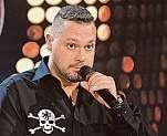 Příznivci skupiny ajejího frontmana Tomáše Ortela, kteří jsou mnohými označovaní za xenofobní, se organizovali na sociálních sítích ajejich hlasování neodpovídalo zcela reálnému významu kapely.