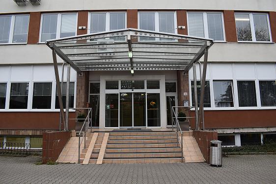 3.3 Pečovatelská služba Pečovatelskou službu organizace poskytuje terénní (v domácnostech osob), ambulantní (ve středisku osobní hygieny na adrese: Smetanova 764, Kolín II).
