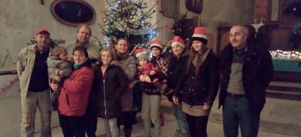 Koncert byl zahájen vystoupením zpěvaček Ivetou Častoralovou a Romanou Fischerovou z Bíliny a poté nastoupil s neobvyklým repertoárem pěvecký sbor Komořinka z bílinské Základní umělecké školy Gustava