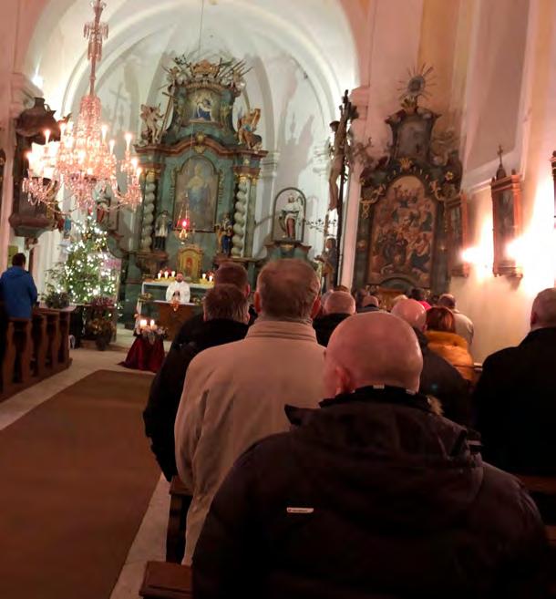 KULTURNÍ OHLÉDNUTÍ 26 Půlnoční mše svatá Rozsvícením poslední svíčky na adventním věnci byla zahájena