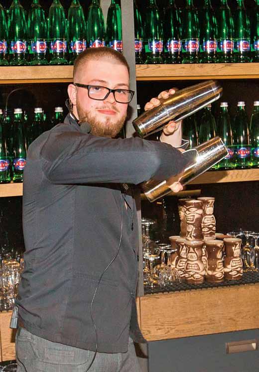 40 rozhovor květen červen 2019 Robert Weis: Barmanství ze mě udělalo extroverta Zúčastnil se všech loňských soutěží CBA o Barmana roku a pokaždé se dokázal umístit na pomyslných stupních vítězů.