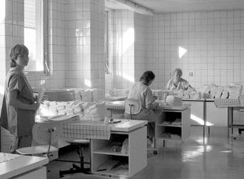Zajišťovala sterilizaci pro oddělení a sál dětské chirurgie, gynekologie, porodnictví, hrudní chirurgie, novorozenecké oddělení a dětskou kliniku (obr. 7 8).