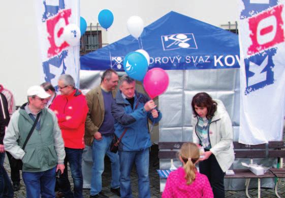 efektivnì ochraòuje práva zamìstnancù, vyjednává vyšší mzdy a kvalitní benefity. Pøítomným popøál dobrou zábavu a podìkoval jim, že se nenechali odradit deštivým poèasím.