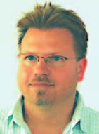 spoleènì položili vìnce k pamìtním deskám, pøipomínajícím skuteènost, že právì zde se 1. kvìtna 1990 uskuteènily první oslavy Svátku práce v èeských zemích.