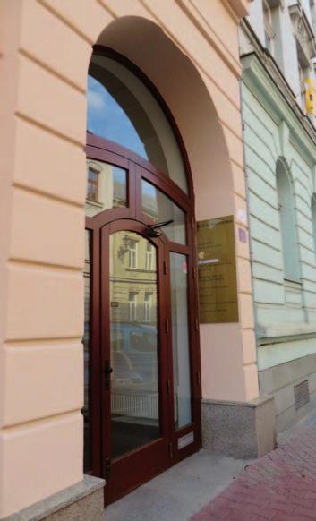 Po dvou kolech výbìrových pohovorù se nám podaøilo vybrat èerstvou absolventku Mgr. Ladu Beòovou, která, aè bez praxe, se velice rychle zapracovala do problémù našich základních organizací.