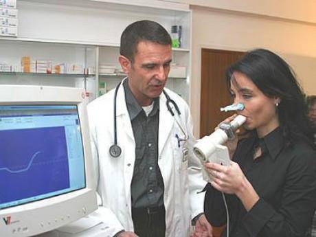 Funkční vyšetření Vyšetření ventilace: Plicní objemy a kapacity měříme spirometrickým vyšetřením Pozor: Reziduální objem (RV) a odvozené kapacity (FRC a TLC) takto nezměříme!