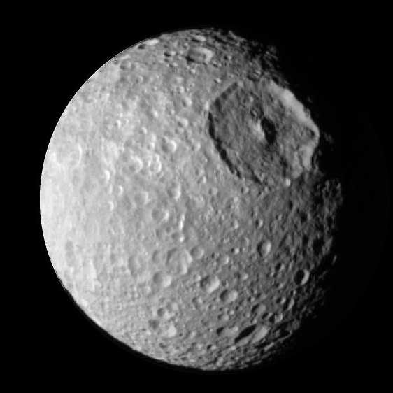 Obrázek 1: Mimas kráter Herschel S průměrem 0 km a hloubkou přes 10 km je kráter Herschel nejvýraznějším povrchovým