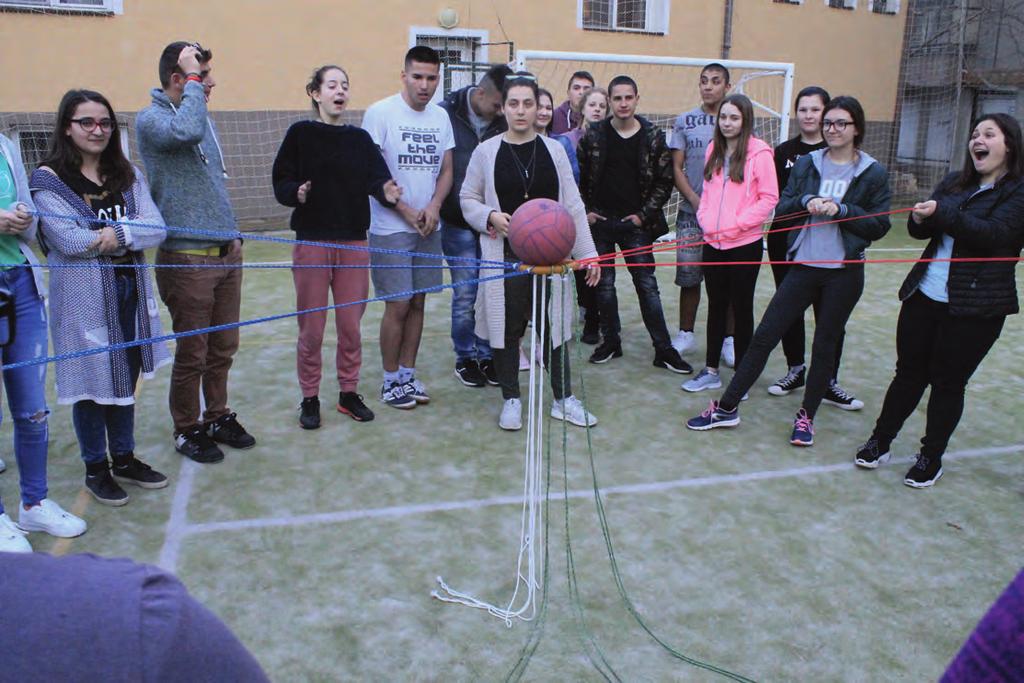 kříže. Když někdo udělal chybu, instruktoři mu vysvětlili, jak se to dělá správně.