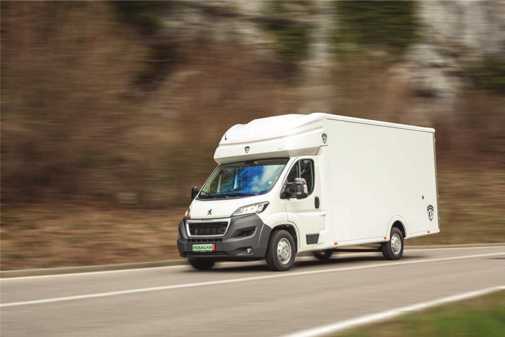 Eurobox je novou vlajkovou lodí společnosti Paragan, jejiž unikátní předností je nadměrně vysoké užitečné zatížení, obrovská přepravní kapacita, nízká výška prahu a to vše pouze pro řidičský průkaz