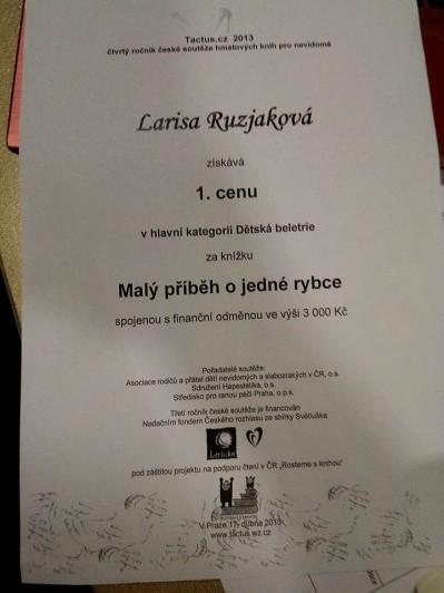 Předsedkyně spolku vystudovala vysokou školu architektury. Má osobní zkušenosti výchovy a vzdělávání nevidomého dítěte.