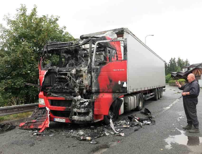Nasazení jednotek PO: 1x HZS OLK 1x SDH Požár nákladního vozidla u obce Okres: Olomouc Daskabát Obec: Daskabát Datum: 28.06.