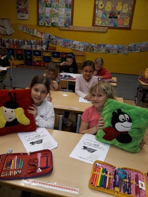 března nám pan Tichý ukázal, že muzicírovat se může třeba i s polínkem, skořápkami, zvonečky a