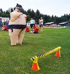 Soutěž ve stylu japonského bojového umění sumo Competition in the spirit of Japanese martial arts sumo tak byly první body. Večer nám zahrála kapela Středa. V sobotu začalo hlavní soutěžní dění.