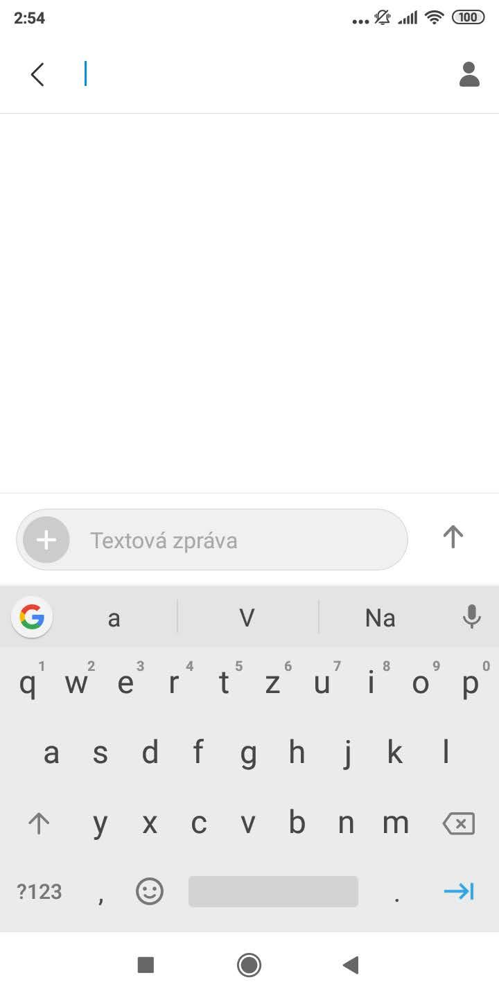 Režim čtení, Nerušení, Spořič baterie, Přepínač vibrací, HotSpotu, Synchronizace a Navigačních tlačítek. KLÁVESNICE c Dotykem kdekoliv na textovém poli se automaticky zobrazí virtuální klávesnice.