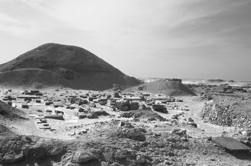 KRÁLOVSKÉ ÎENY V 6. DYNASTII bou s Iputou I., o níï víme, Ïe byla dcerou krále Horního a Dolního Egypta (Venise),královskou manïelkou (Tetiho) a matkou krále Horního a Dolního Egypta (Pepiho I.). 4 Iput I.