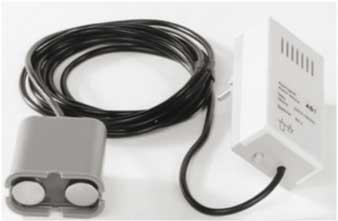 kontaktem pro signalizaci do velína, připravené k připojení s 1,8 m elektrického připojovacího kabelu a vidlicí Těleso ISO IP 41, 190 x 165 x 75 mm, lze používat jako plovákový spínač kontaktního