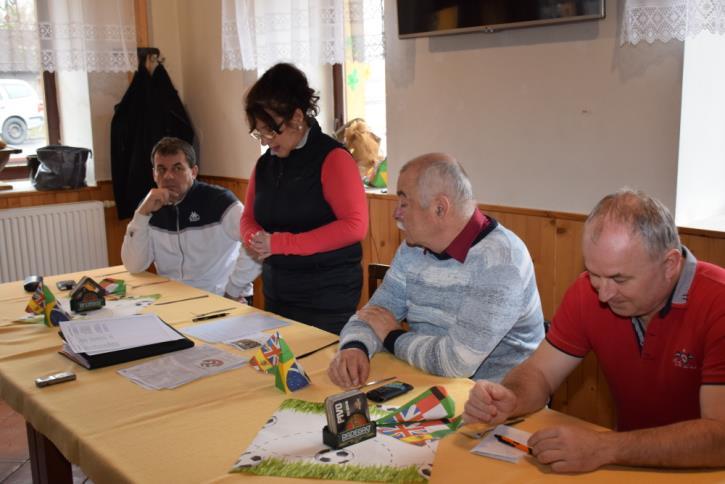JANOVSKÉ LISTY strana 12 čímž se zvedly celkové náklady spolku. O to více poděkoval svým kolegům, že zvýšenou pílí dokázali udržet přikrmováním zvěř bez jakýchkoliv ztrát.