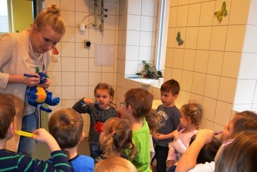 Za léta praxe jsem odpozorovala, že nejrizikovější je konzumace slazených nápojů. Doporučuji učit děti od útlého věku zahánět žízeň vodou.