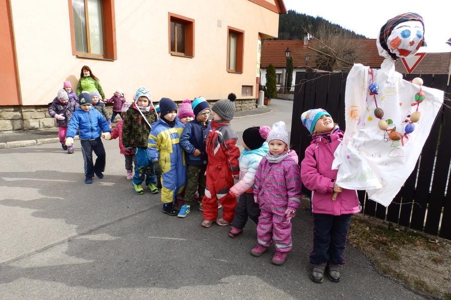JANOVSKÉ LISTY strana 19 chromozom. Tím, že si děti vezmou na každou nohu jinou ponožku, tak znázorní zábavnou formou střídání chromozomů X a dozví se, co tato porucha zapříčiňuje.